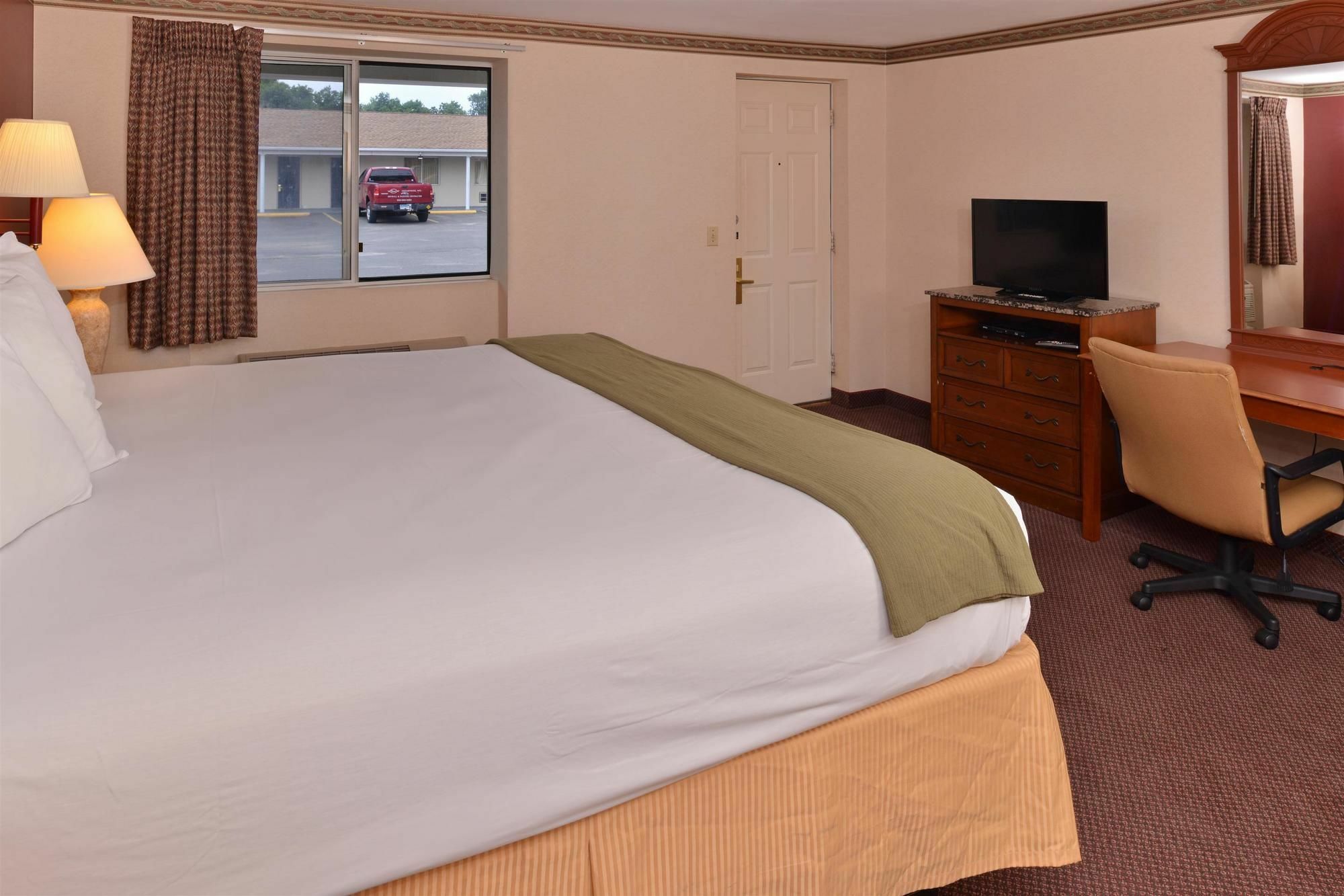 Americas Best Value Inn & Suites Wolcott Экстерьер фото