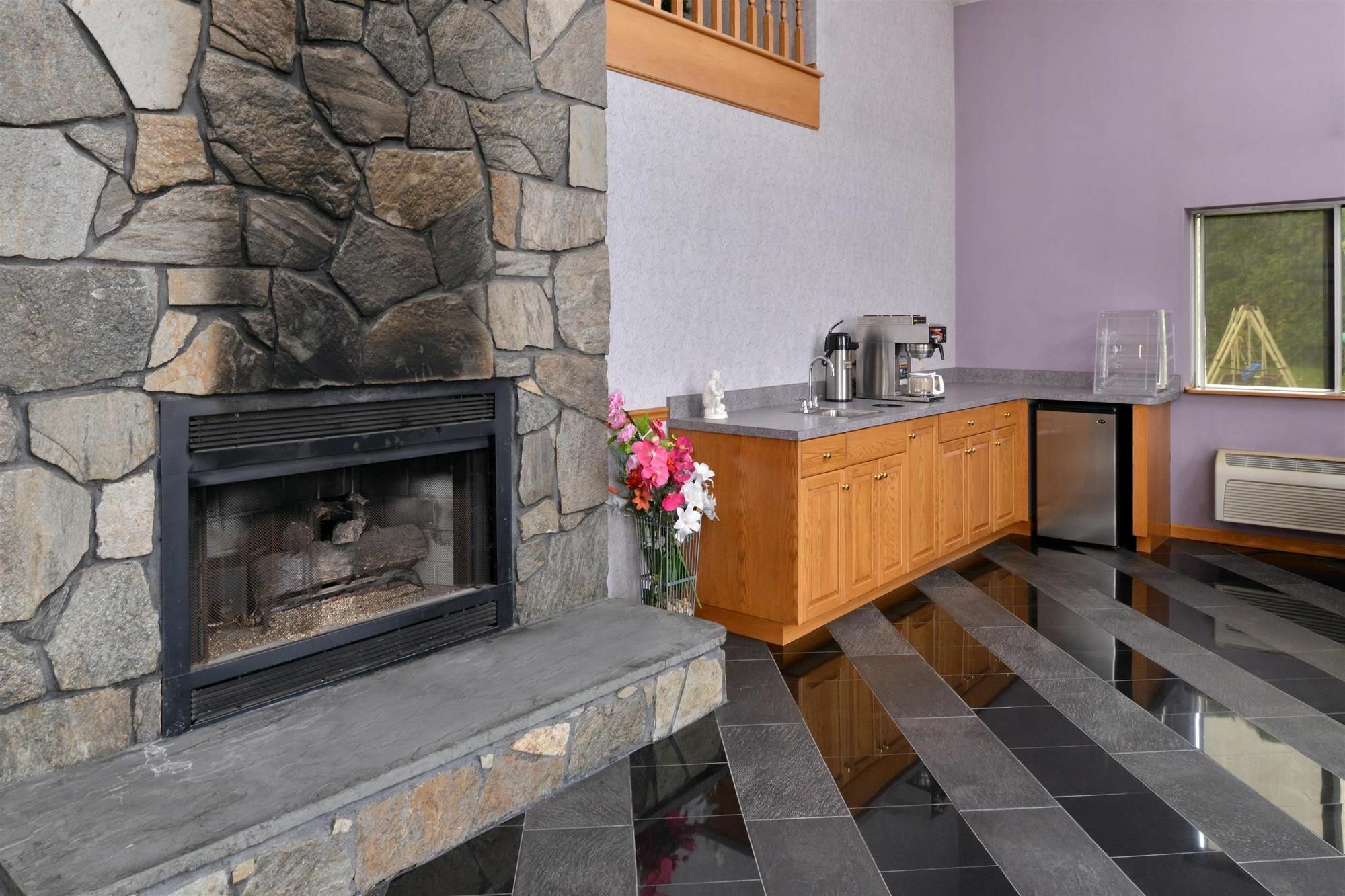 Americas Best Value Inn & Suites Wolcott Экстерьер фото